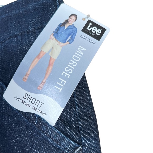 Lee Women’s Mid Rise Denim Jean Dark Wash Persian Short 12 M NWT - Picture 2 of 9